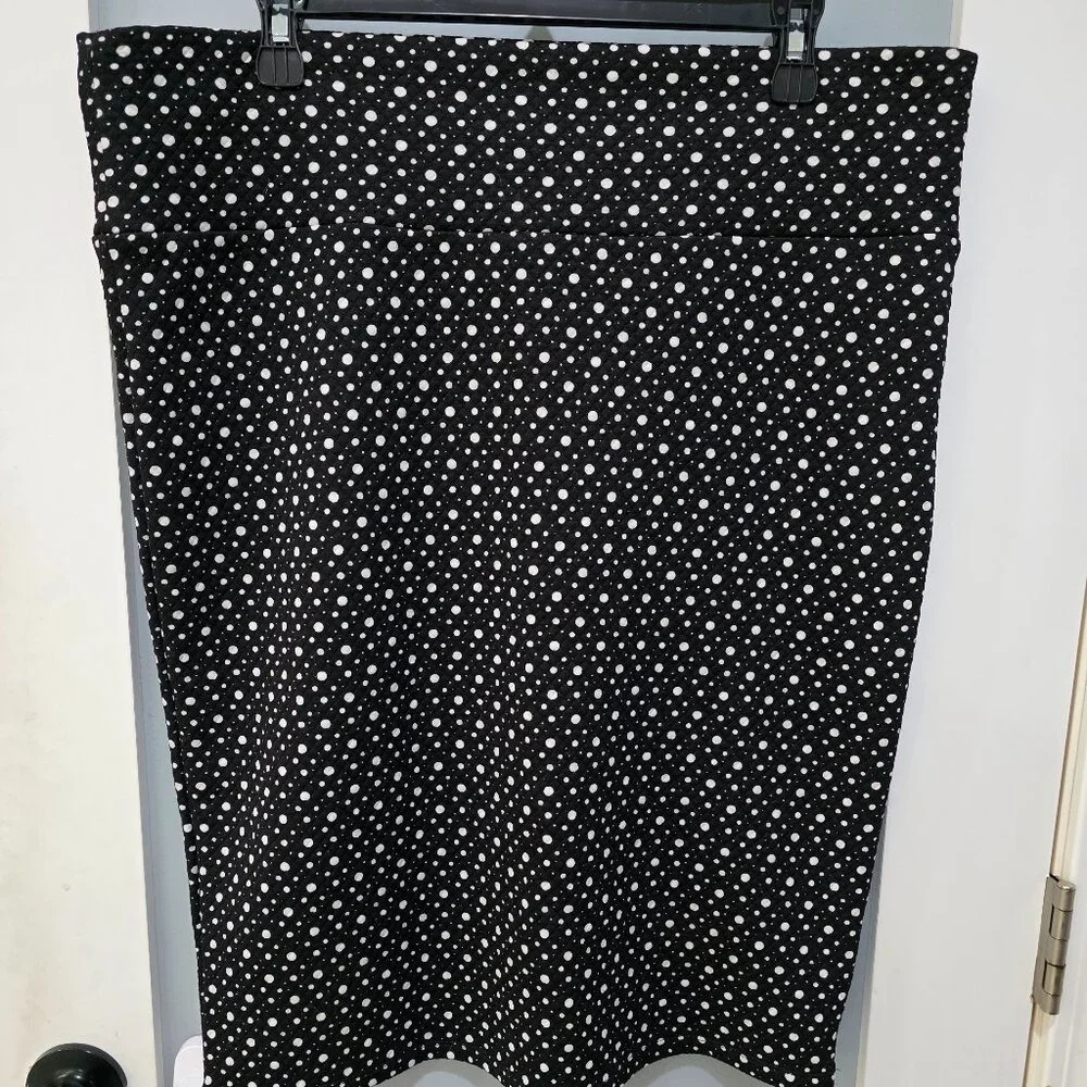 uLaRoe Cassie Pencil Skirt Size XL Black White Polka Dot Thick Fabric Work Retro - Picture 1 of 6